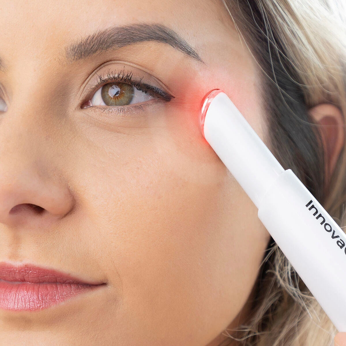 Anti-ageing Eye Massager with Phototherapy, Thermotherapy and Vibration Therey InnovaGoods product packaging